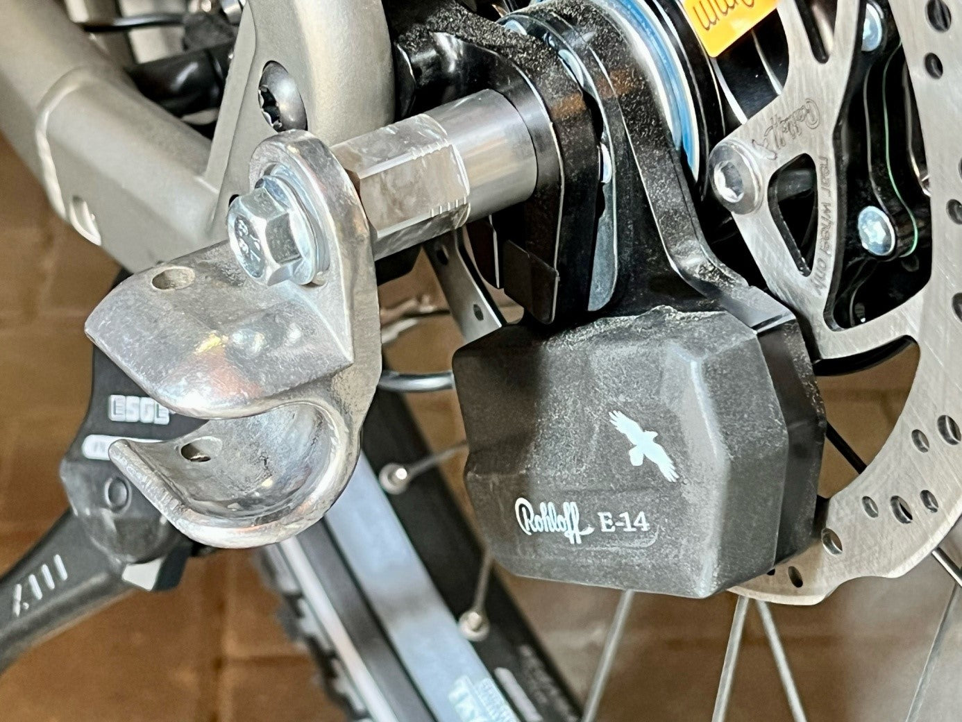 Asse a sgancio rapido con adattatore universale | lunghezza di serraggio 154 mm - 165 mm